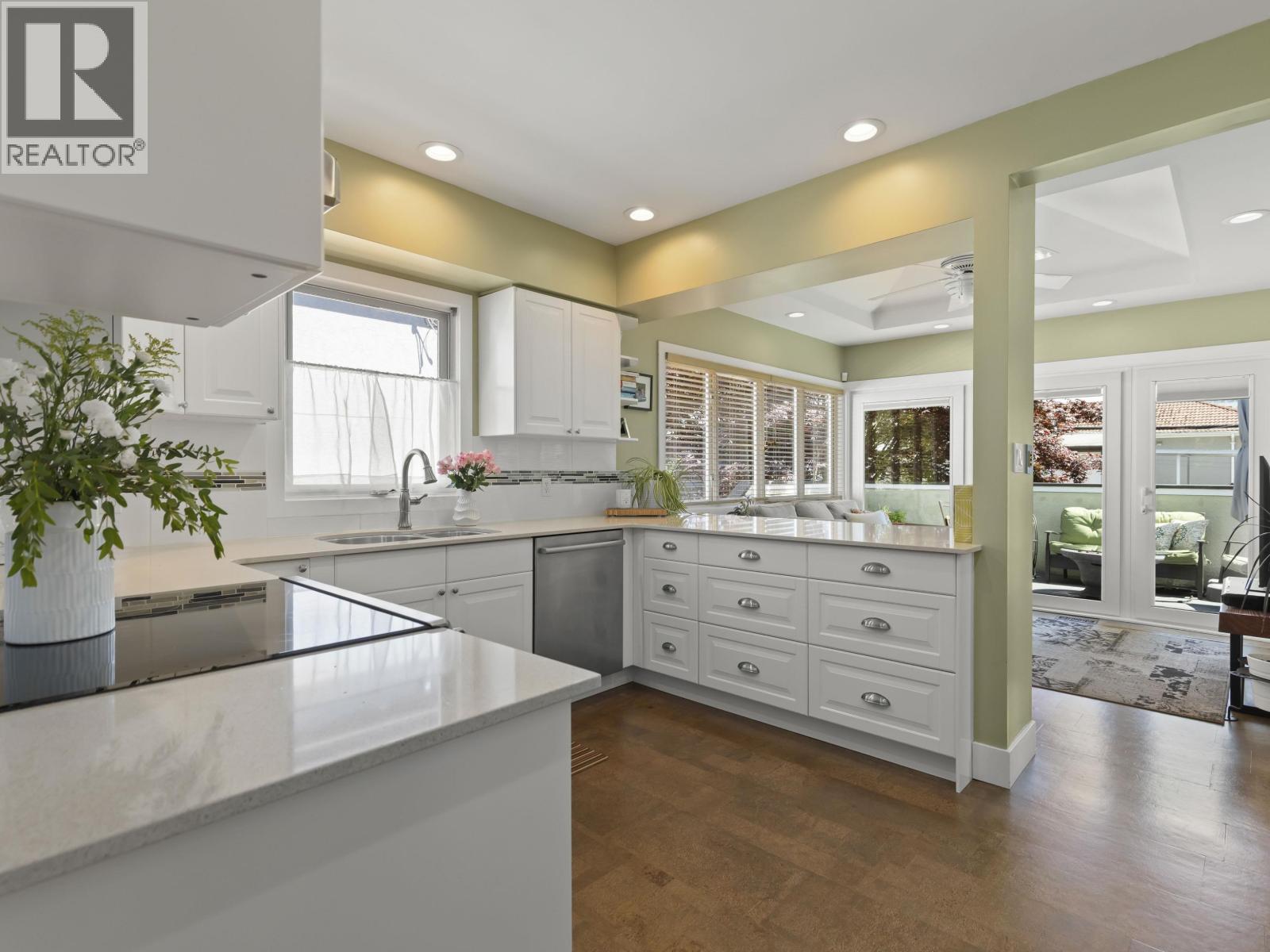 4428 St. George Street, Vancouver, British Columbia  V5V 4A4 - Photo 8 - R3127535