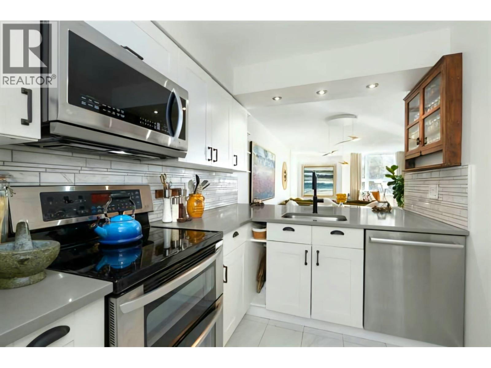 302 1406 Harwood Street, Vancouver, British Columbia  V6G 1X5 - Photo 5 - R3127551