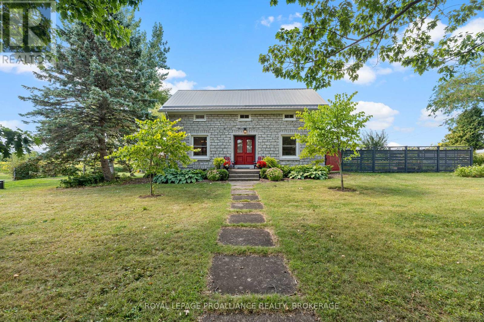 15 14th Line Road, Frontenac Islands, Ontario  K0H 2Y0 - Photo 1 - X13171438