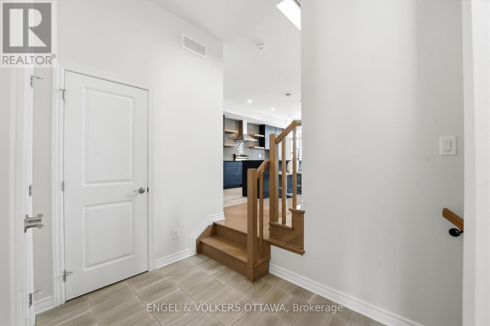 306 Oakmont Drive, North Grenville, Ontario  K0G 1J0 - Photo 4 - X13171418