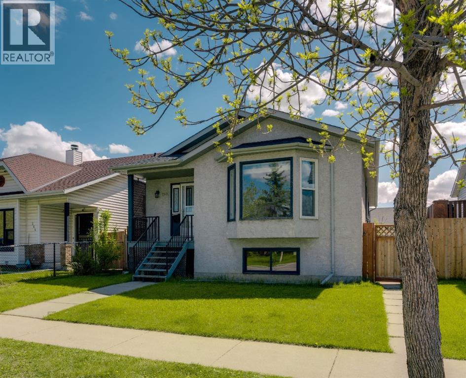 260 Erin Woods Drive Se, Calgary, Alberta  T2B 3B9 - Photo 1 - A2313685