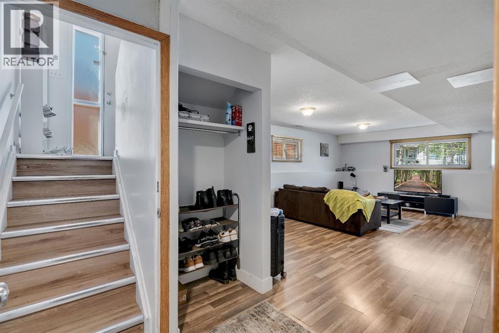 260 Erin Woods Drive Se, Calgary, Alberta  T2B 3B9 - Photo 21 - A2313685