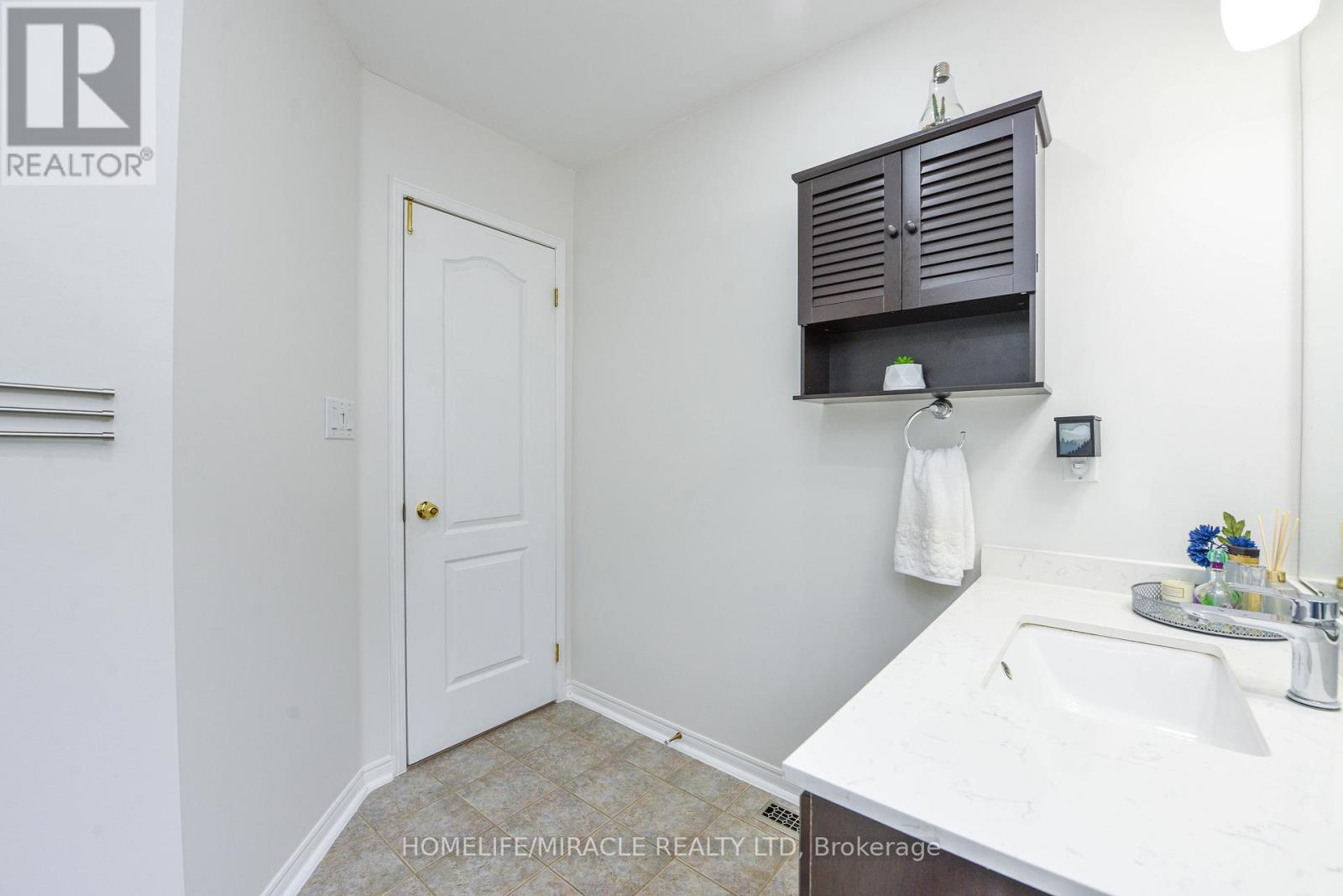 113 Seclusion Crescent, Brampton, Ontario  L6R 1K8 - Photo 23 - W13024556