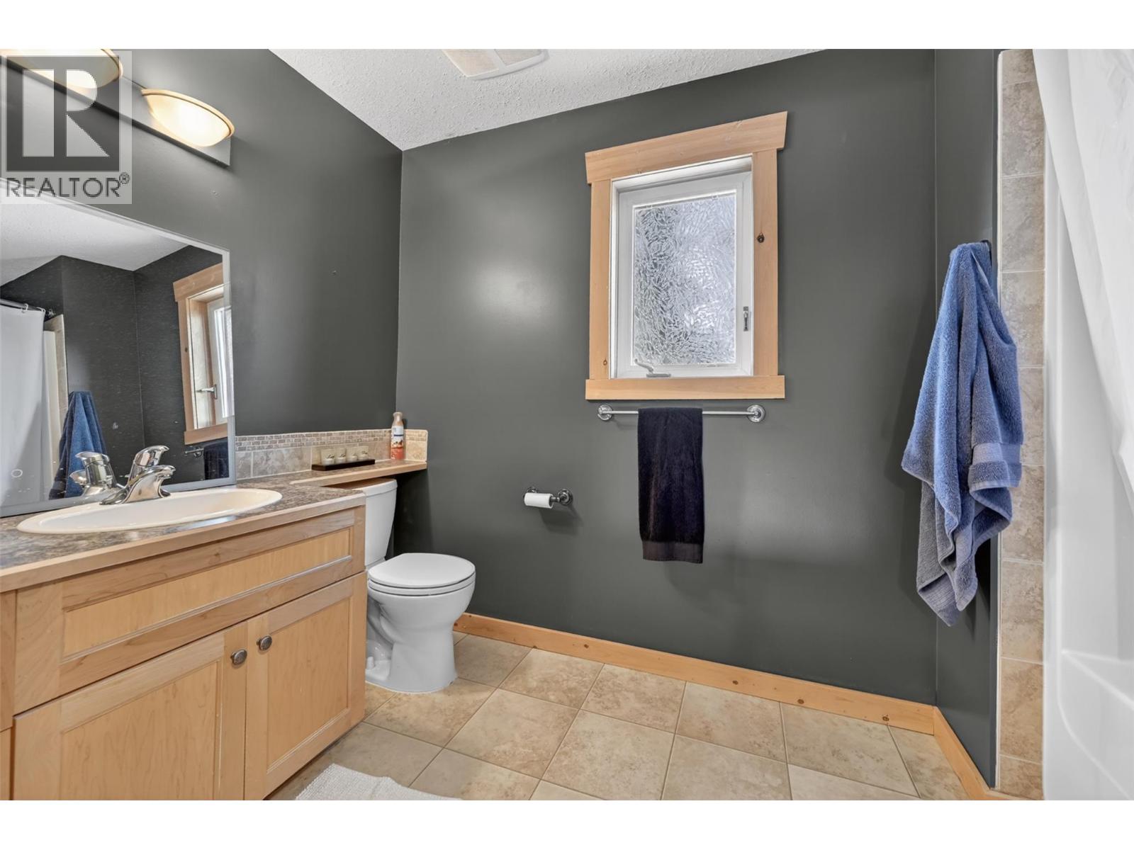 4852 Riverview Drive, Edgewater, British Columbia  V0A 1E0 - Photo 25 - 10388240