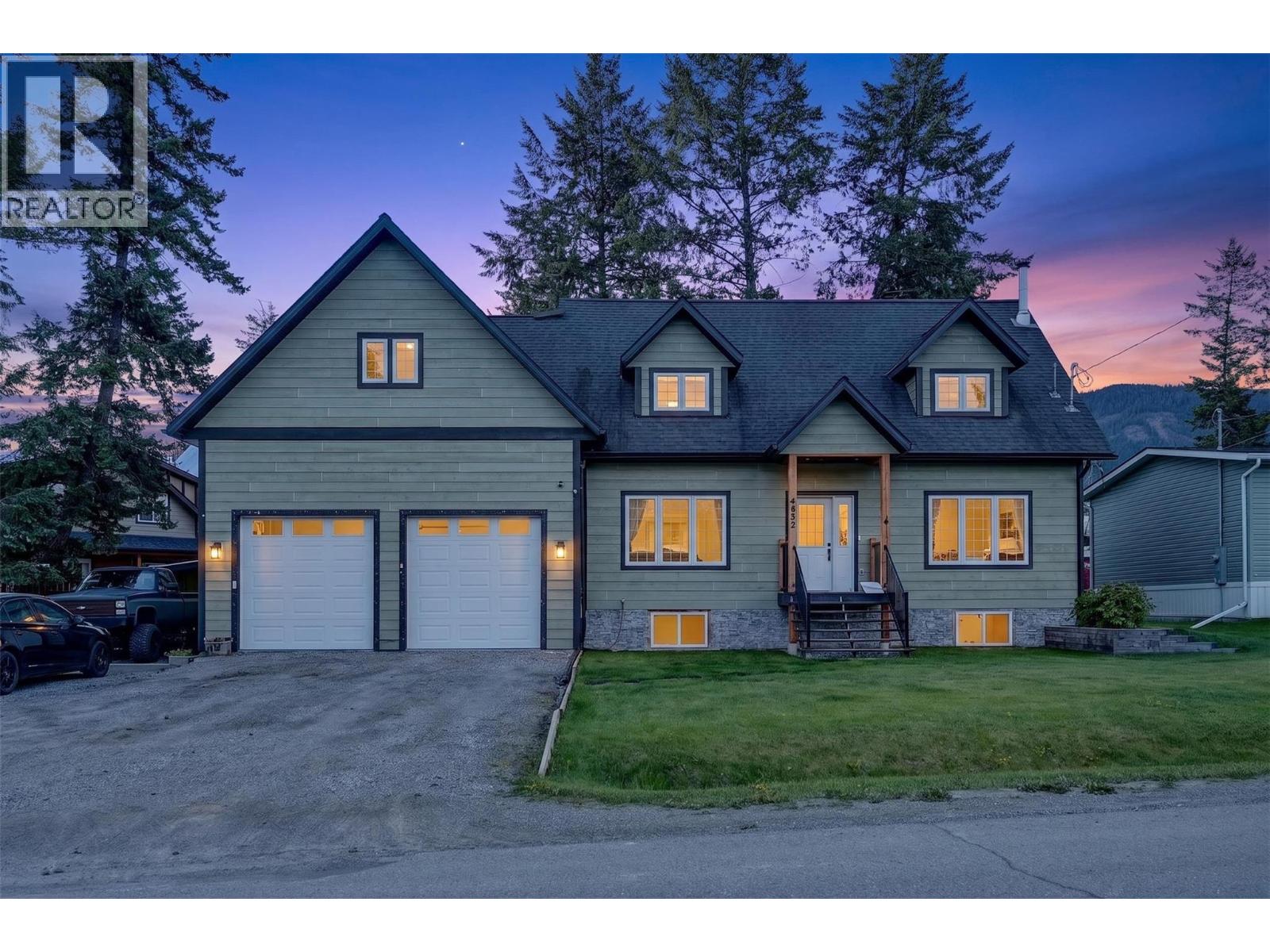 4852 Riverview Drive, Edgewater, British Columbia  V0A 1E0 - Photo 1 - 10388240