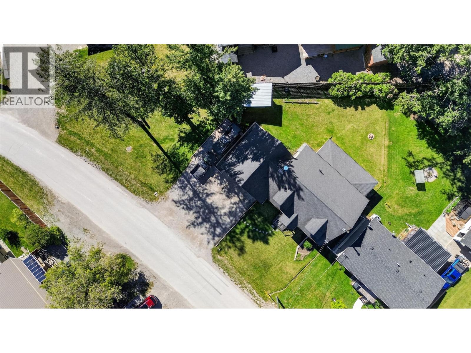 4852 Riverview Drive, Edgewater, British Columbia  V0A 1E0 - Photo 3 - 10388240