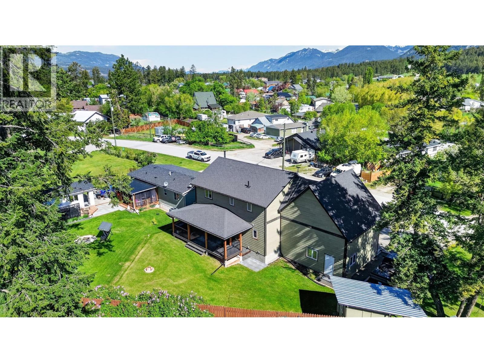4852 Riverview Drive, Edgewater, British Columbia  V0A 1E0 - Photo 35 - 10388240