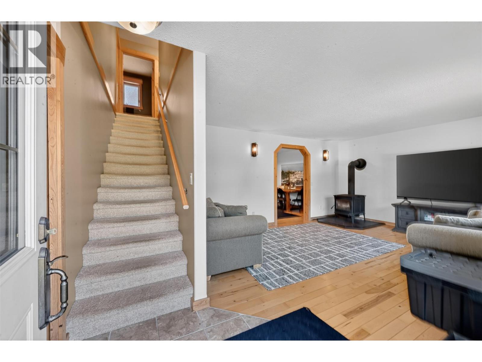 4852 Riverview Drive, Edgewater, British Columbia  V0A 1E0 - Photo 4 - 10388240