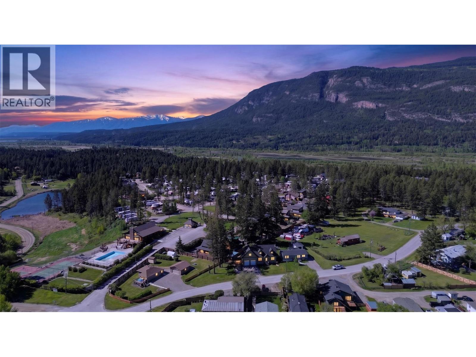 4852 Riverview Drive, Edgewater, British Columbia  V0A 1E0 - Photo 37 - 10388240
