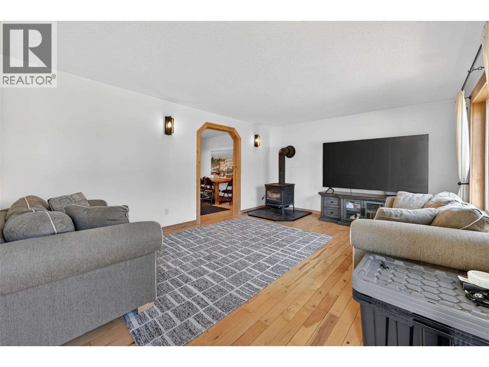 4852 Riverview Drive, Edgewater, British Columbia  V0A 1E0 - Photo 5 - 10388240