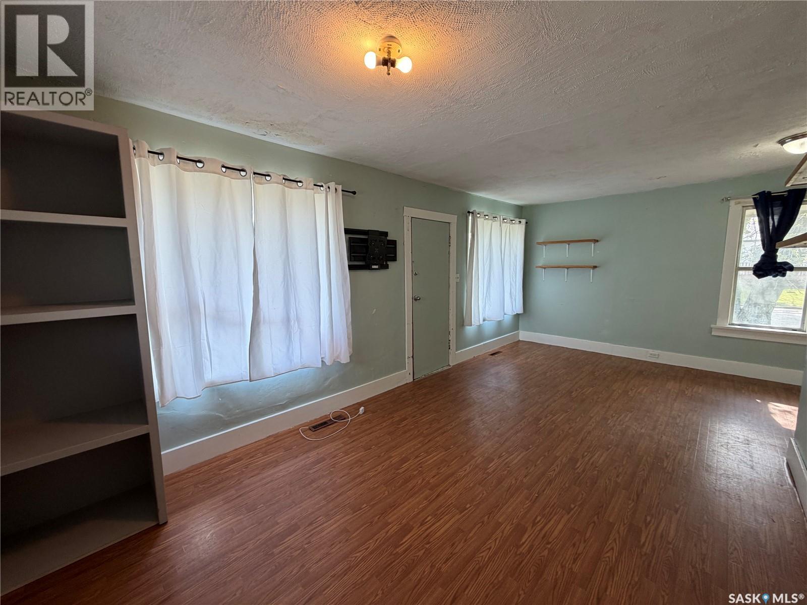 10 Railway Avenue, Redvers, Saskatchewan  S0C 2H0 - Photo 8 - SK037030