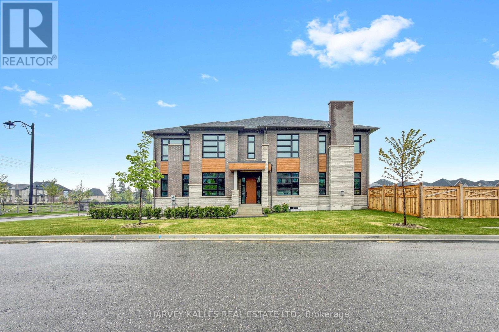 107 WINTHROP CRESCENT, Vaughan, Ontario