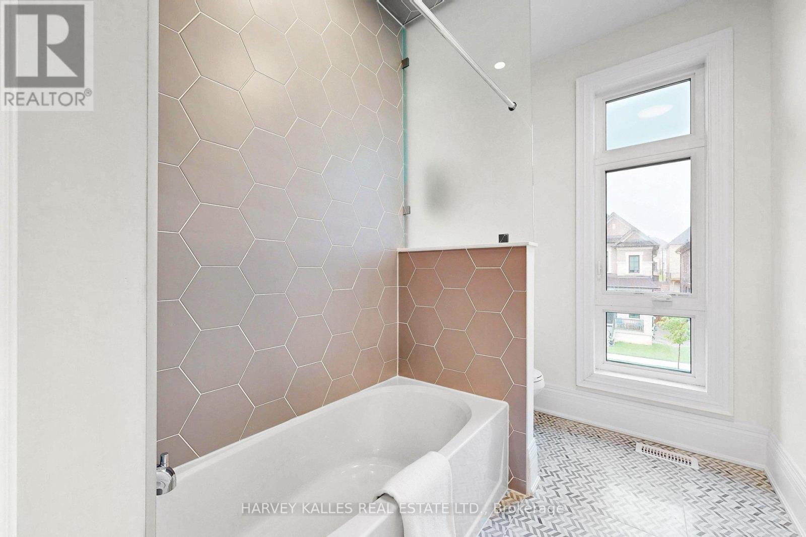 107 Winthrop Crescent, Vaughan, Ontario  L3L 0E5 - Photo 26 - N13171452