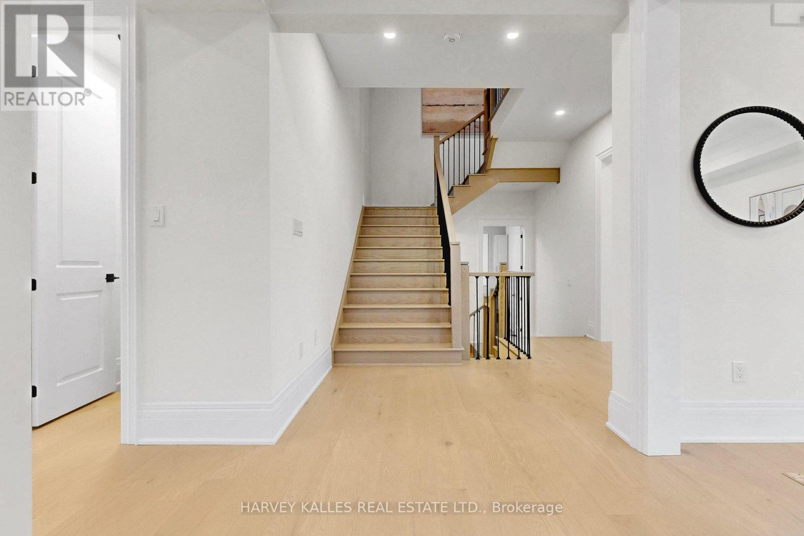 107 Winthrop Crescent, Vaughan, Ontario  L3L 0E5 - Photo 4 - N13171452