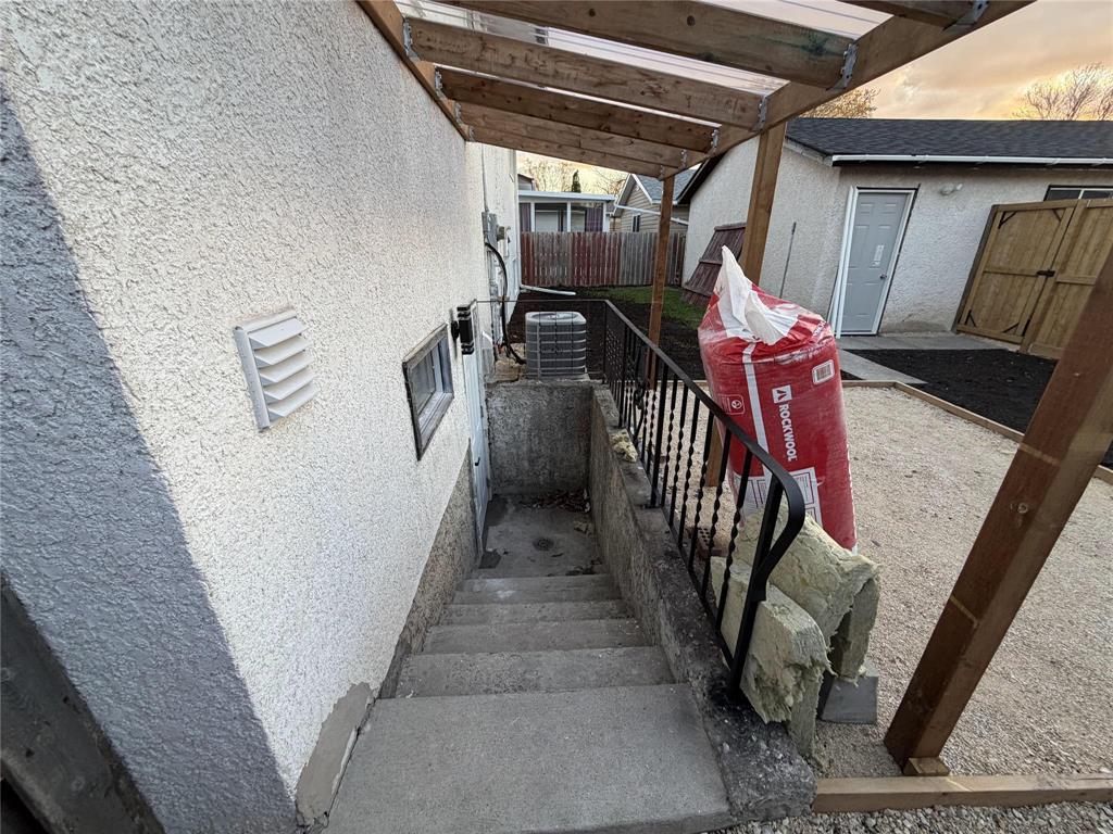 363 Greenwood Avenue, Winnipeg, Manitoba  R2M 4J5 - Photo 21 - 202611524