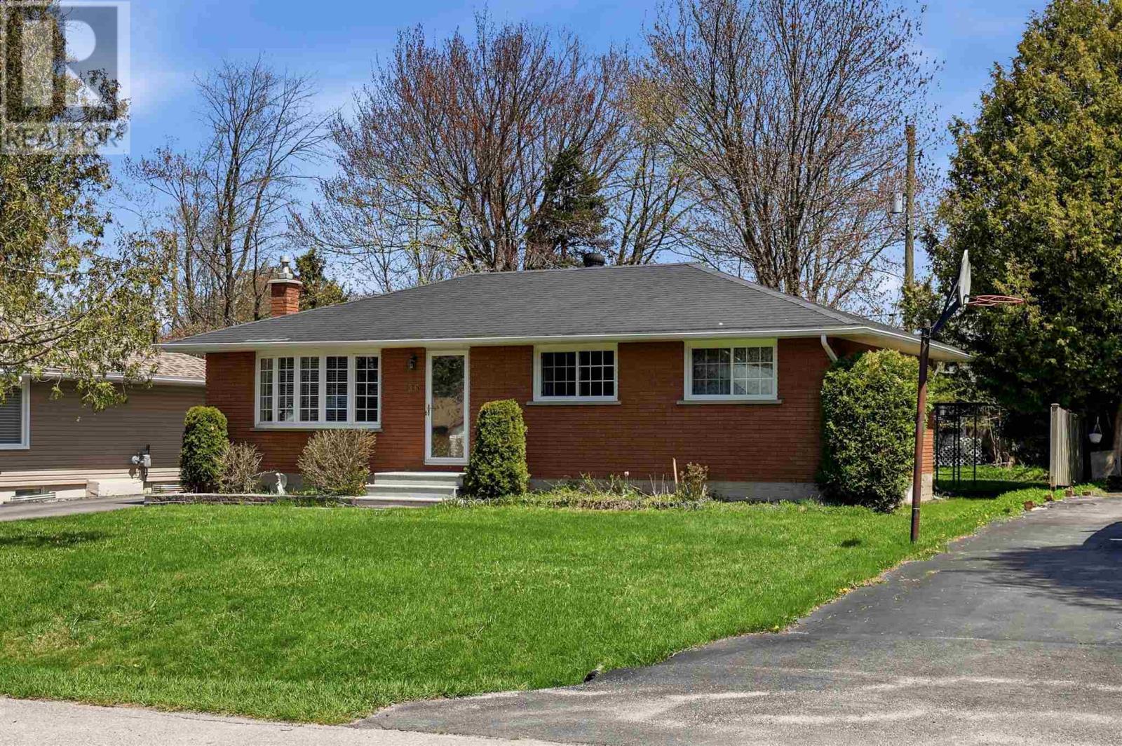 36 Southwood Dr, Sault Ste. Marie, Ontario P6B 4M1 - Photo 3 - SM261169
