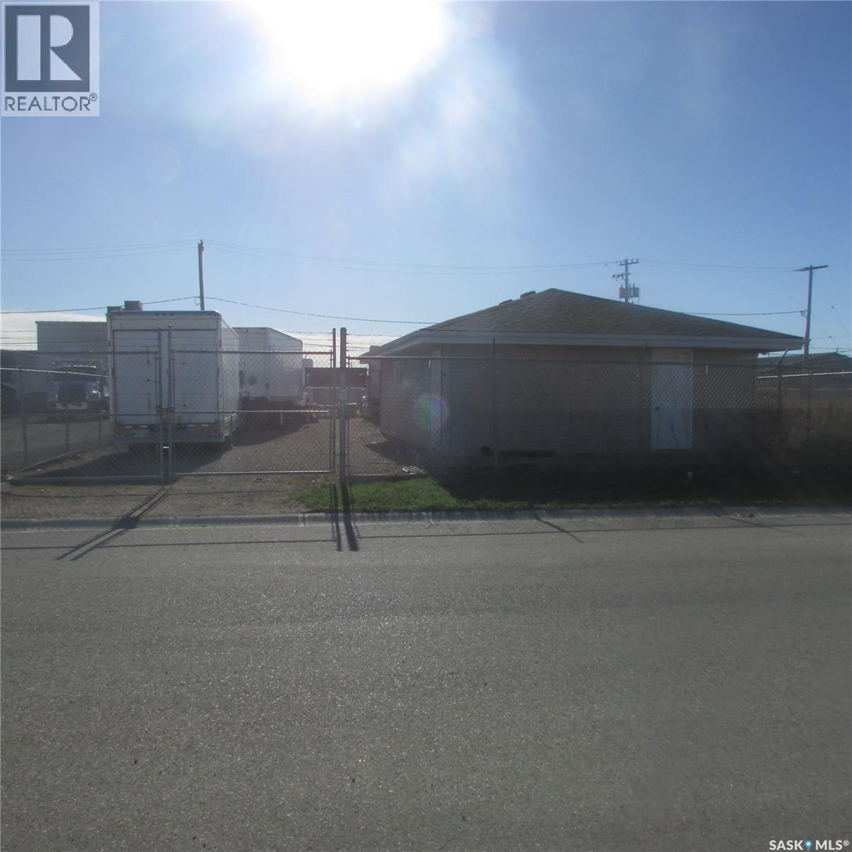 1841 Mcdonald Street, Regina, Saskatchewan  S4N 7A2 - Photo 1 - SK036030