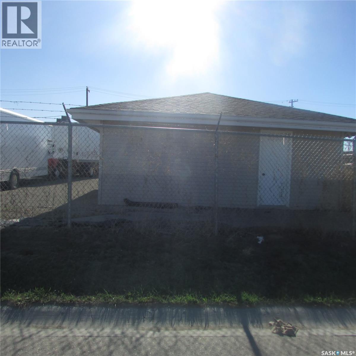 1841 Mcdonald Street, Regina, Saskatchewan  S4N 7A2 - Photo 3 - SK036030