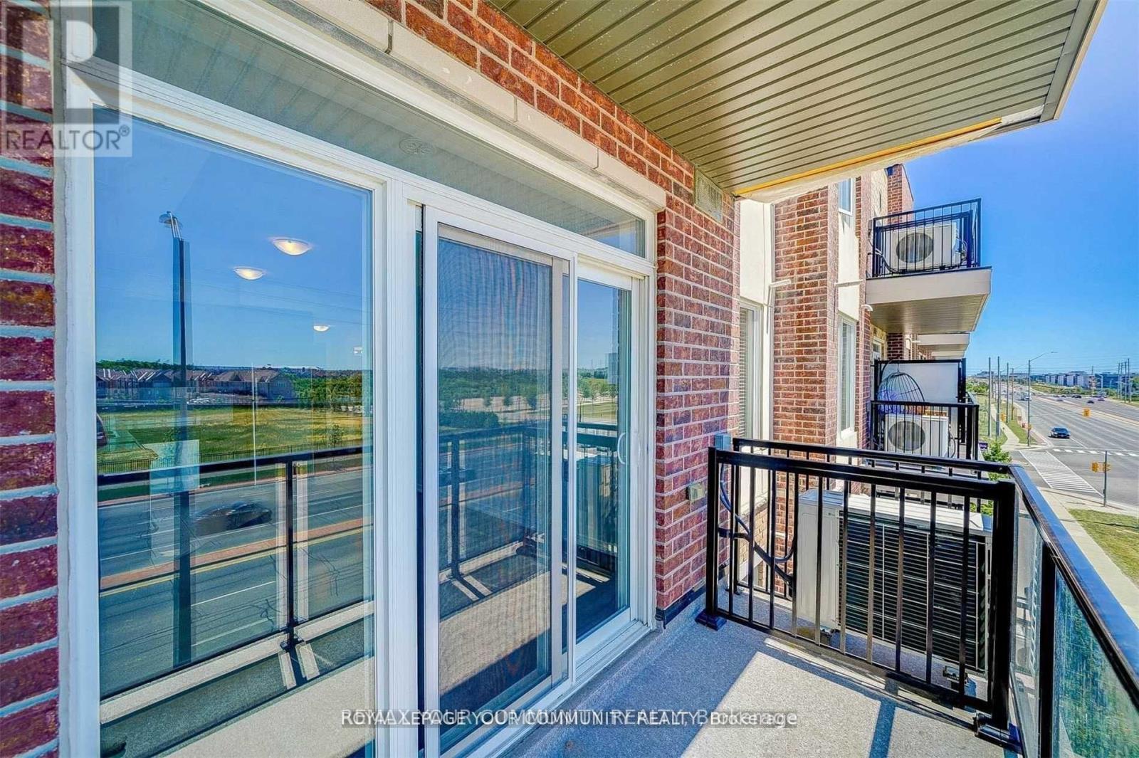 313 - 50 Sky Harbour Drive, Brampton, Ontario  L6Y 6B8 - Photo 3 - W13171444