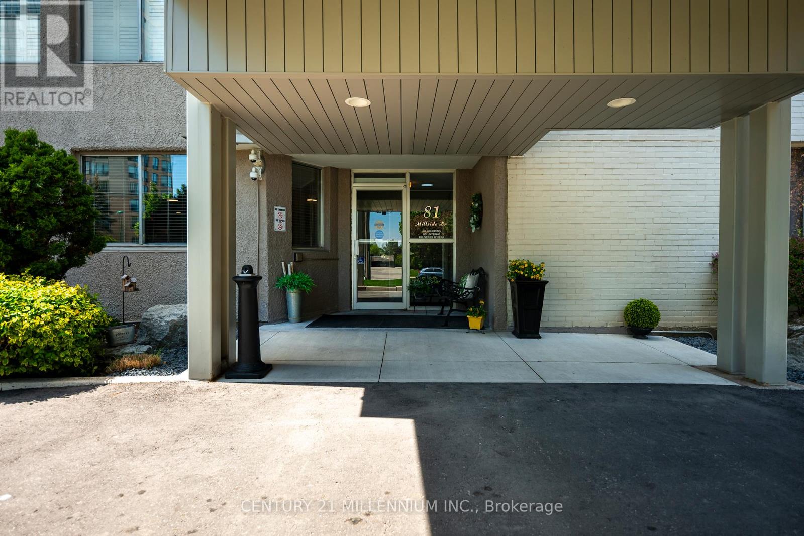 1005 - 81 Millside Drive, Milton, Ontario  L9T 3X4 - Photo 2 - W13171474