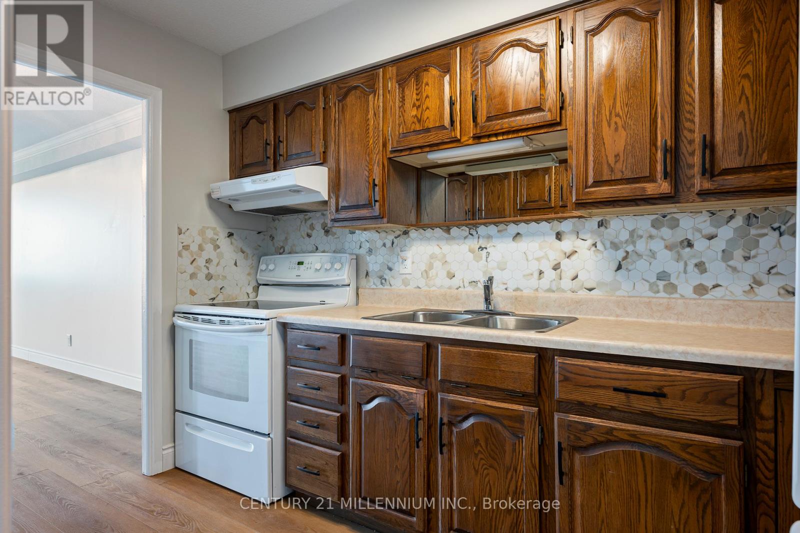 1005 - 81 Millside Drive, Milton, Ontario  L9T 3X4 - Photo 5 - W13171474