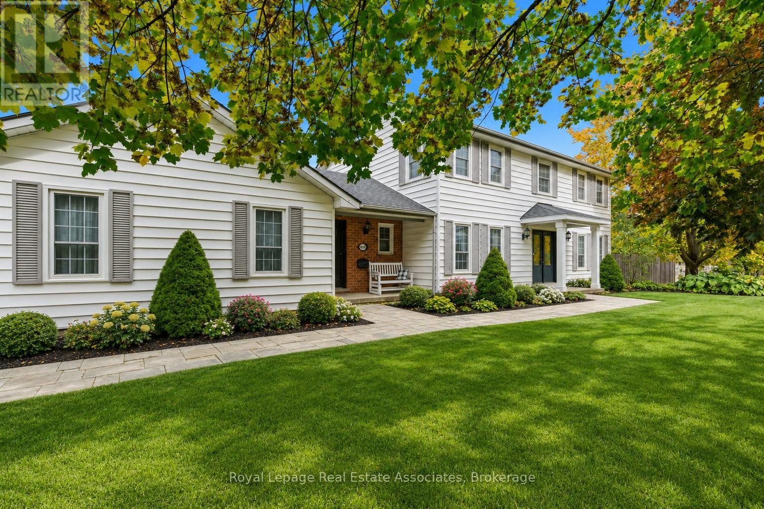 1 MEANDER CLOSE, Hamilton, Ontario