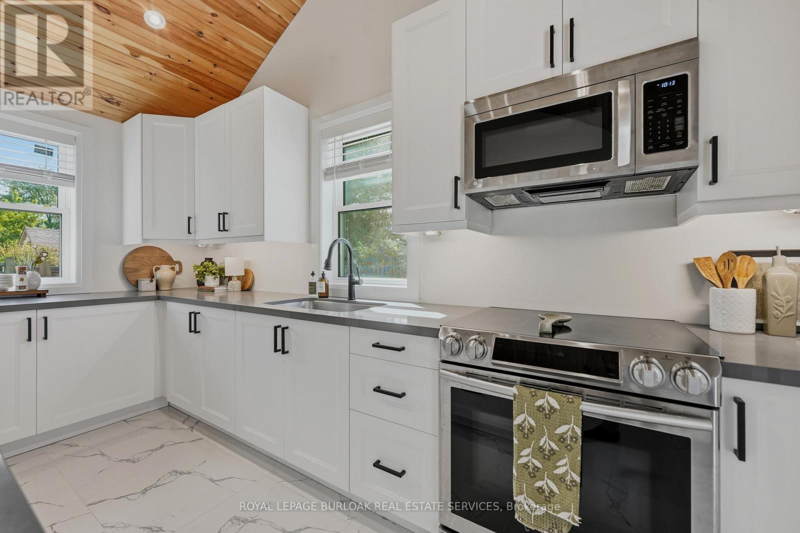 12 Beverly Street, St. Catharines, Ontario  L2P 2K1 - Photo 6 - X13150040