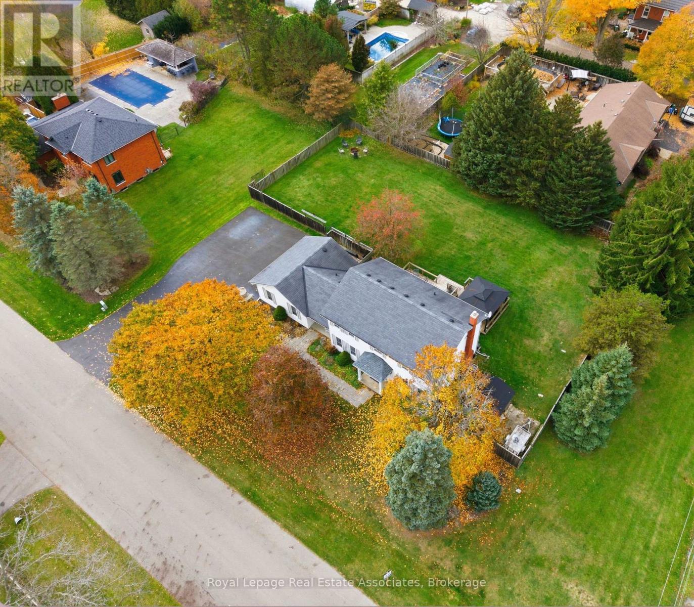 1 Meander Close, Hamilton, Ontario  L0R 1H1 - Photo 2 - X13062066