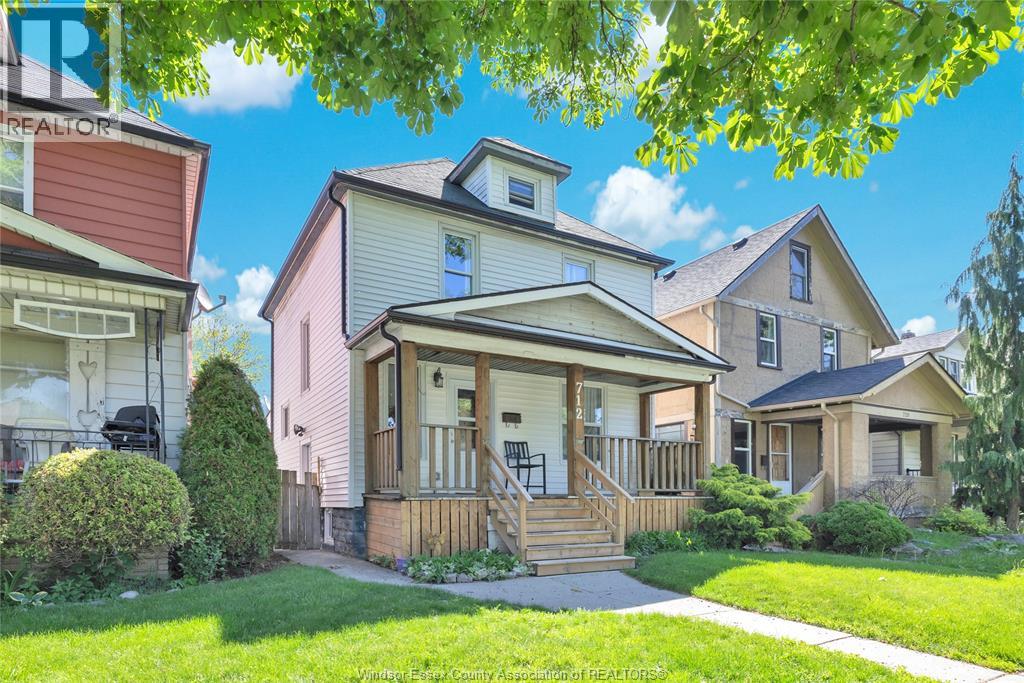 712 Gladstone, Windsor, Ontario  N8A 2R2 - Photo 3 - 26012101