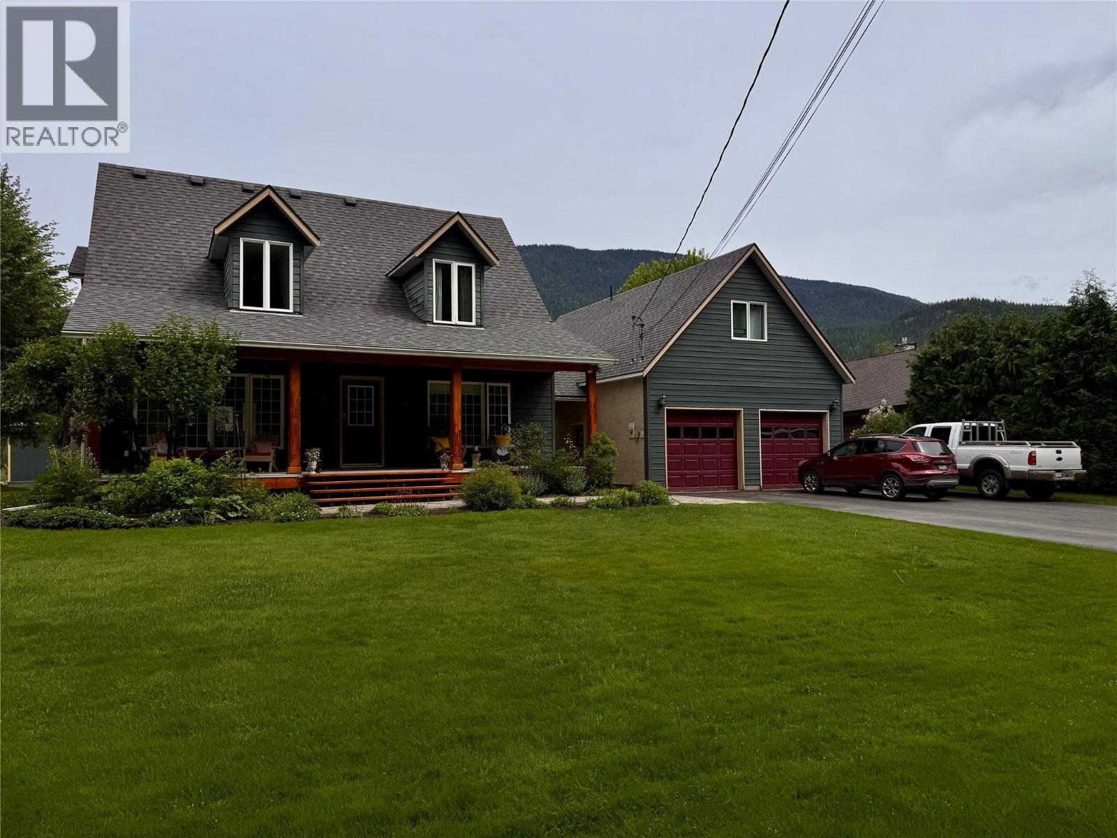 1820 Illecillewaet Road, Revelstoke, British Columbia  V0E 2S0 - Photo 3 - 10377642