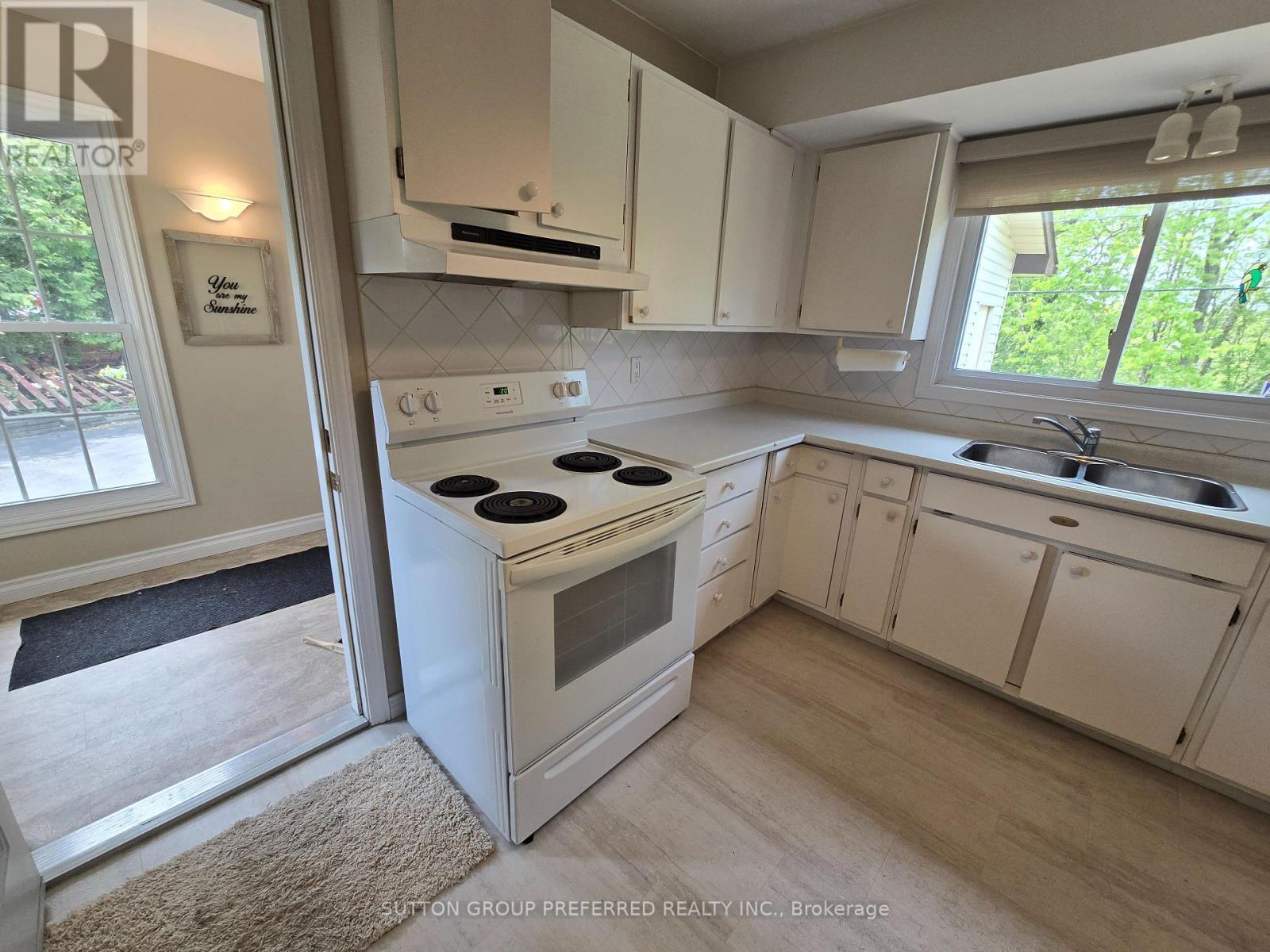 17 Agincourt Place, London South (South T), Ontario  N5Z 4E8 - Photo 4 - X13171748