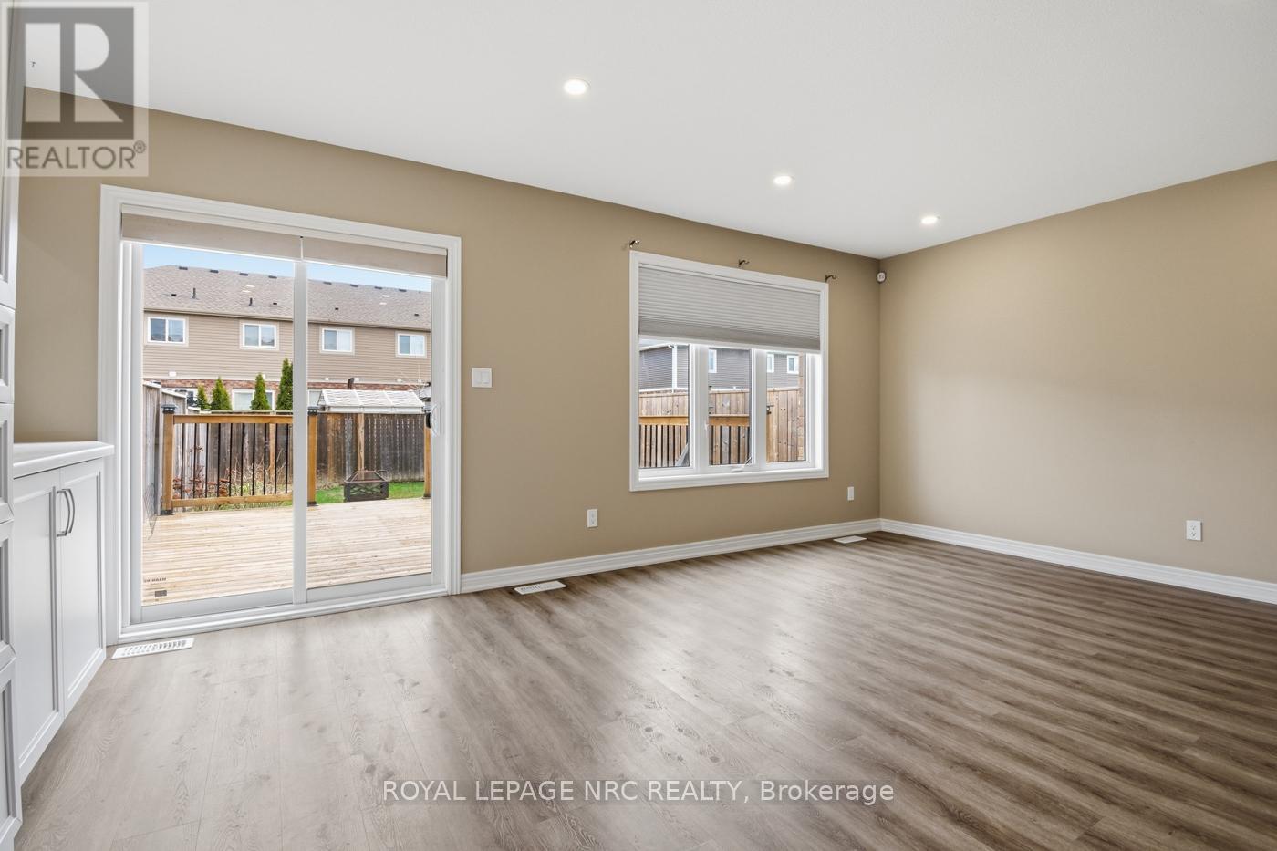 323 Silverwood Avenue, Welland, Ontario  L3C 0C5 - Photo 9 - X12977986