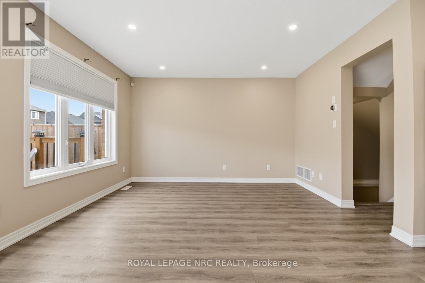323 Silverwood Avenue, Welland, Ontario  L3C 0C5 - Photo 8 - X12977986