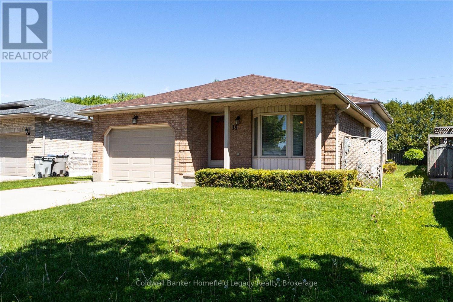 19 Meadowridge Drive, St. Marys, Ontario  N4X 1B7 - Photo 2 - X13171552