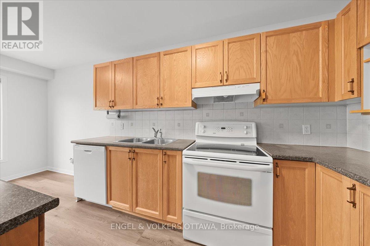 348 Hillsboro Private, Ottawa, Ontario K2M 3B1 - Photo 18 - X13171648