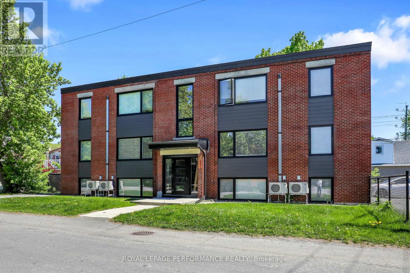 Unit 2 - 695 Morgan Street, Ottawa, Ontario K1K 3M1 - Photo 2 - X13171686