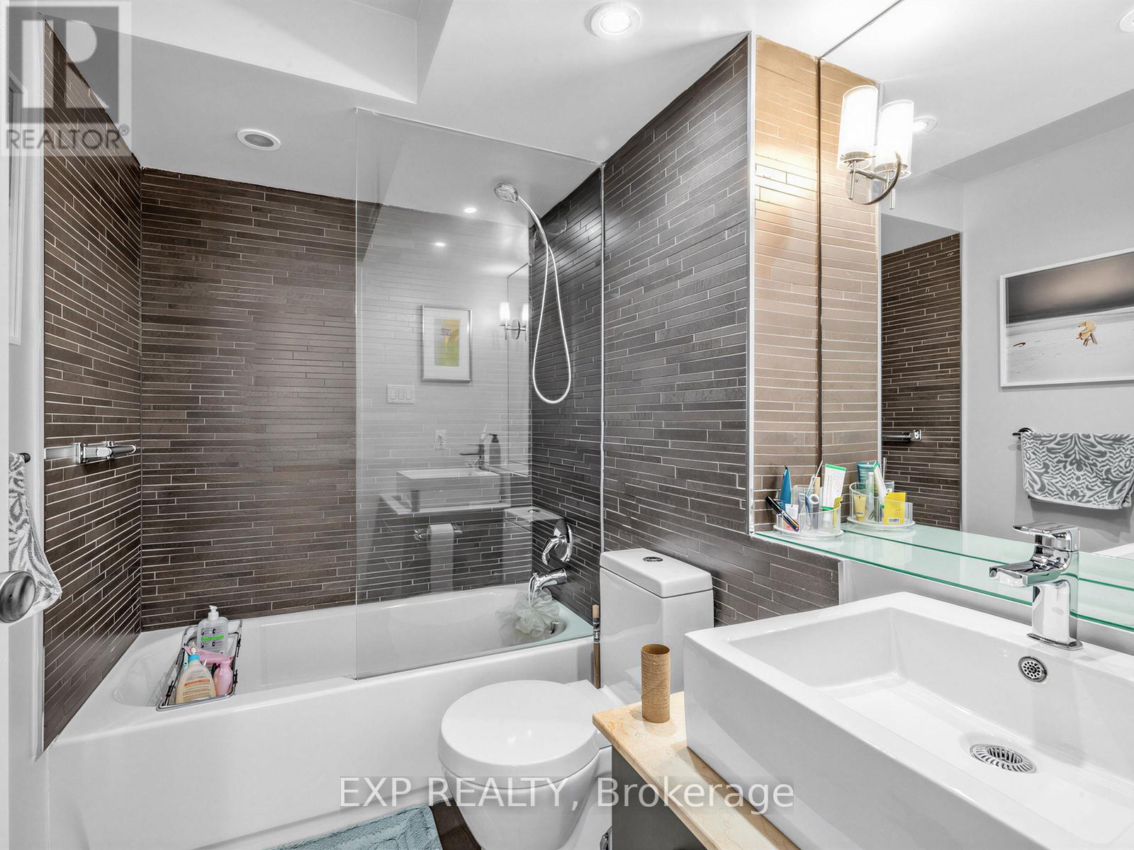 1127 - 77 Maitland Place, Toronto, Ontario  M4Y 2V6 - Photo 10 - C13171574