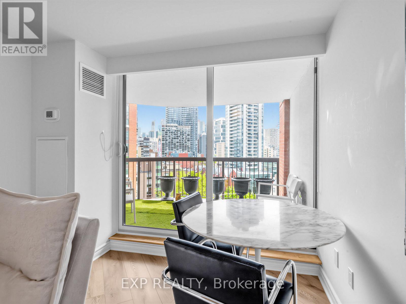 1127 - 77 Maitland Place, Toronto, Ontario  M4Y 2V6 - Photo 17 - C13171574