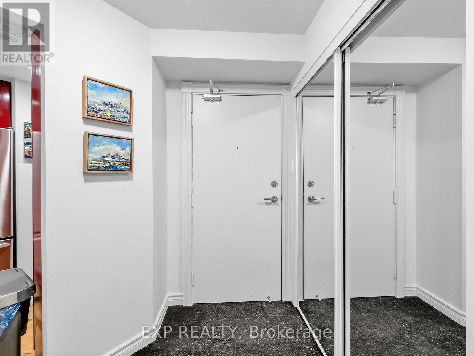 1127 - 77 Maitland Place, Toronto, Ontario  M4Y 2V6 - Photo 2 - C13171574