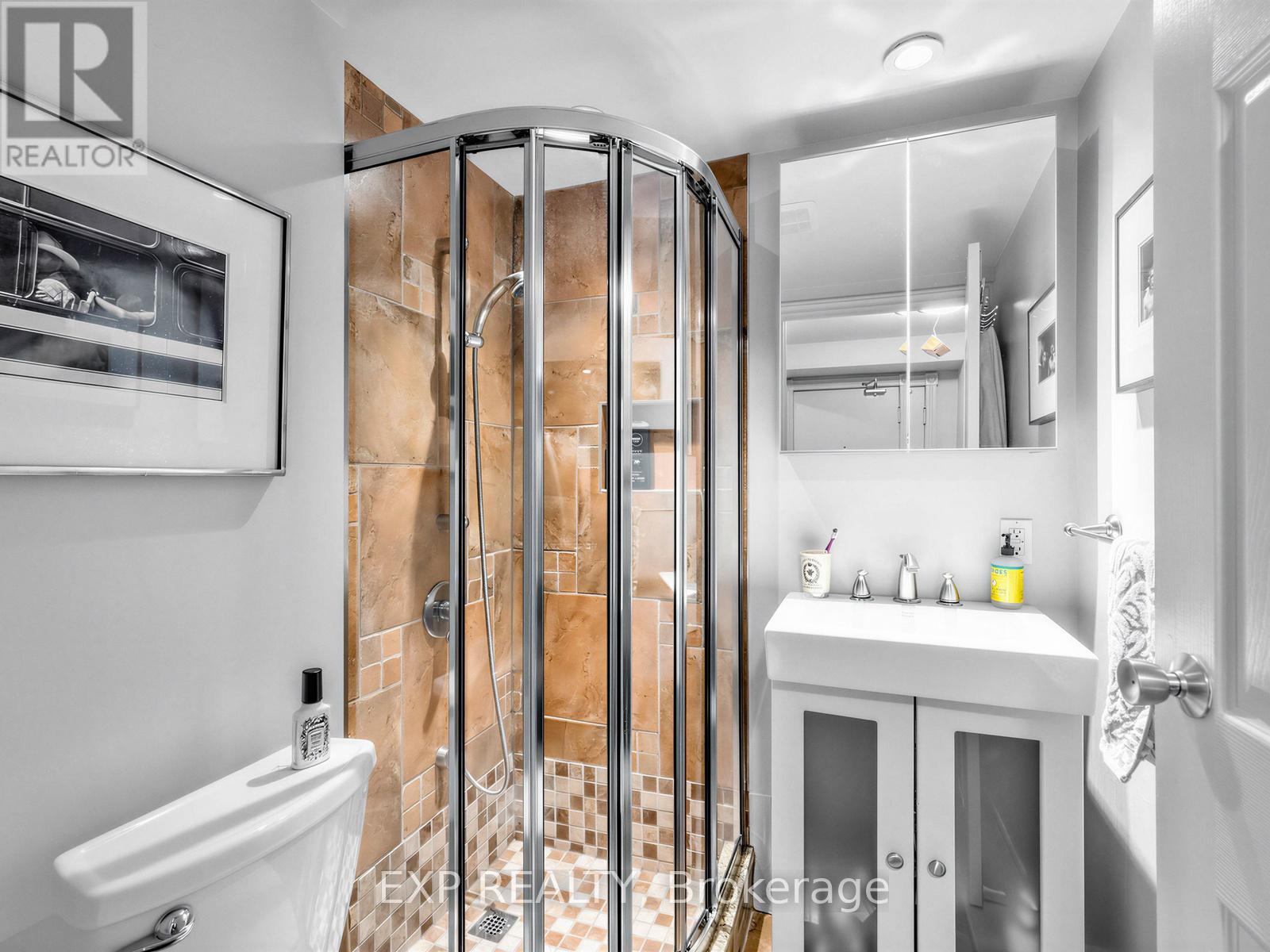 1127 - 77 Maitland Place, Toronto, Ontario  M4Y 2V6 - Photo 4 - C13171574