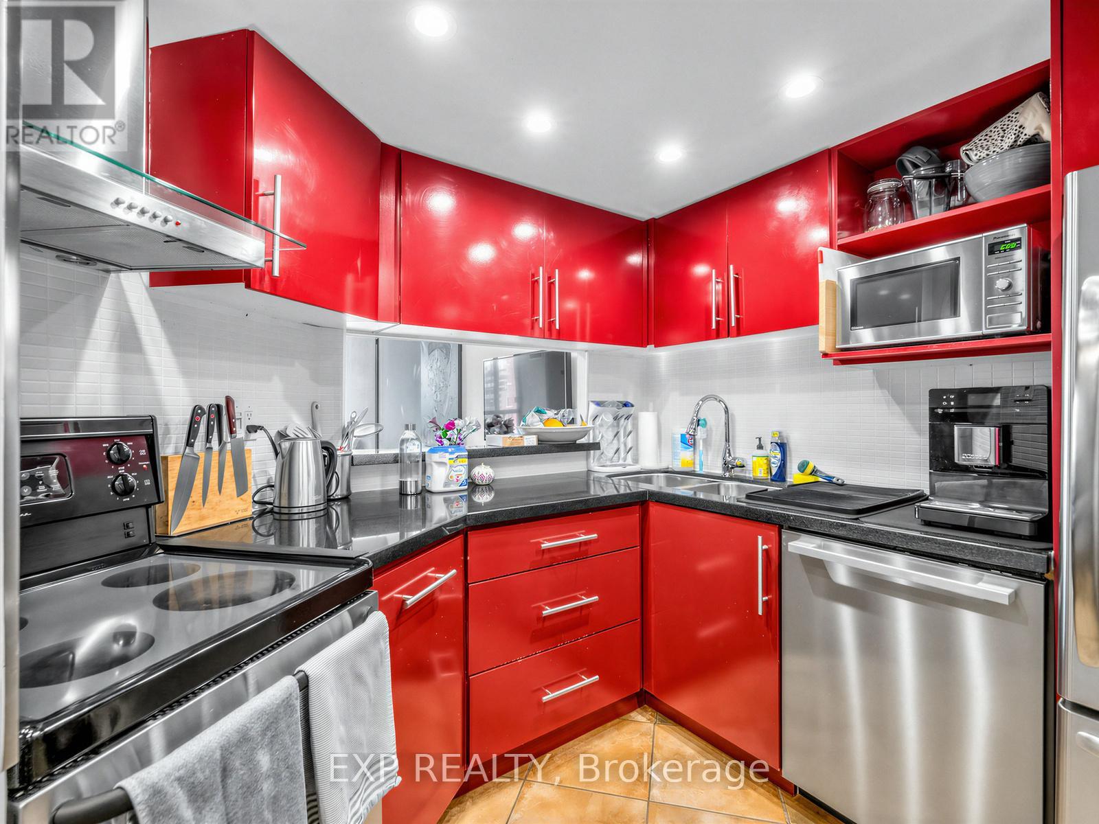 1127 - 77 Maitland Place, Toronto, Ontario  M4Y 2V6 - Photo 5 - C13171574