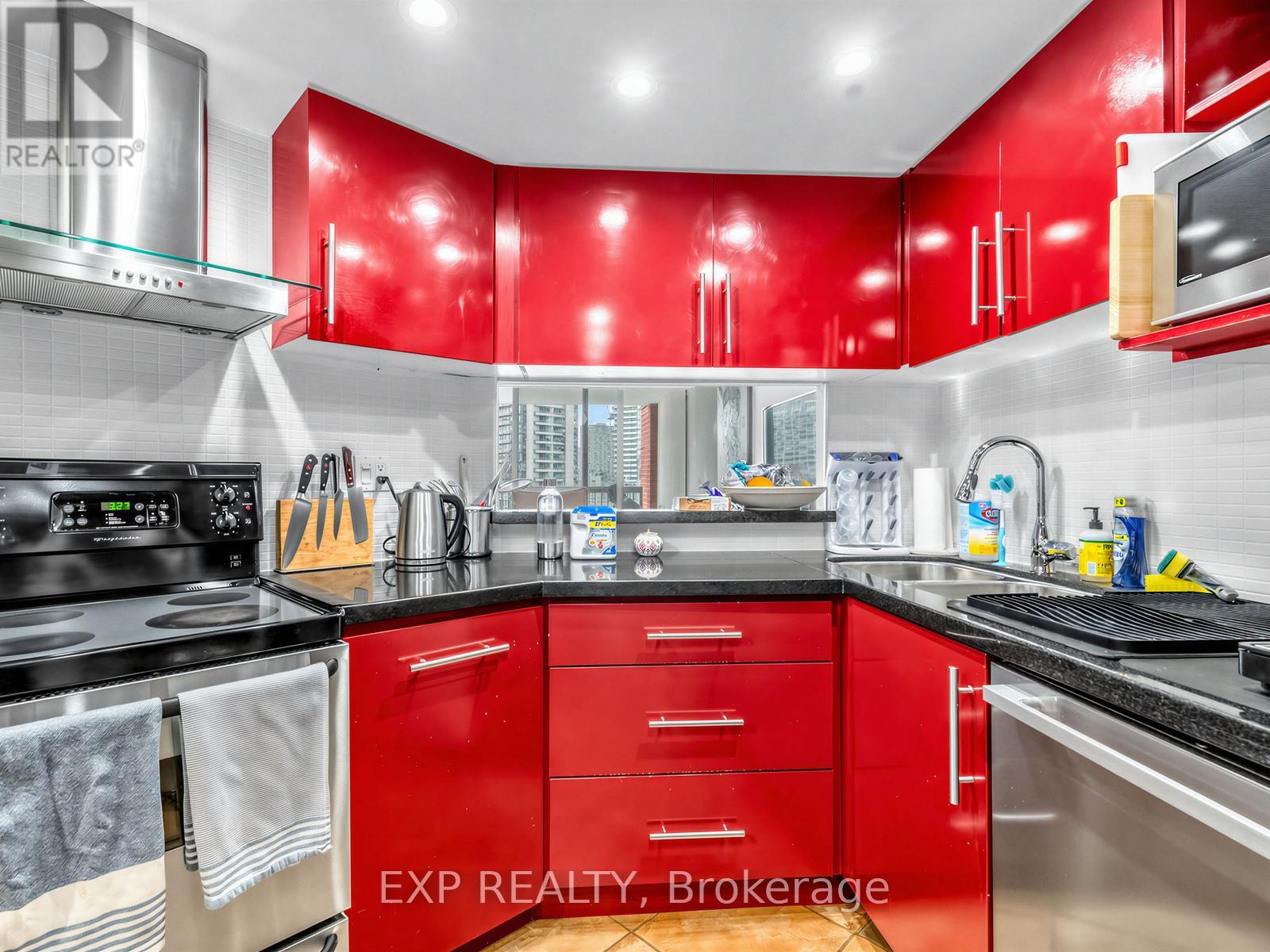 1127 - 77 Maitland Place, Toronto, Ontario  M4Y 2V6 - Photo 6 - C13171574