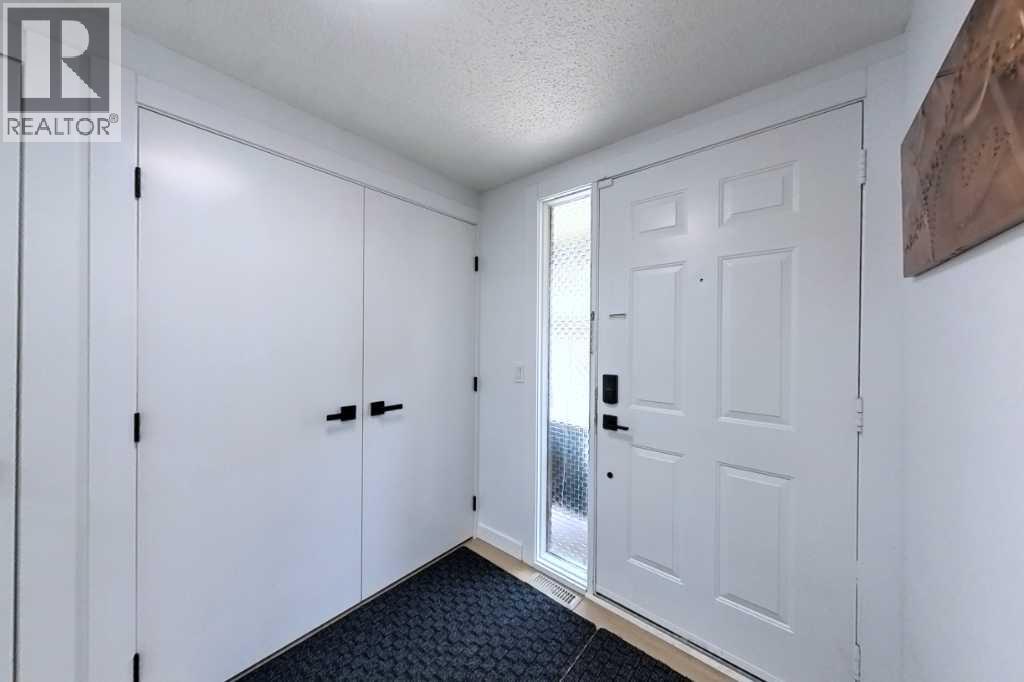 425, 3131 63 Avenue Sw, Calgary, Alberta  T3E 6N4 - Photo 4 - A2307246