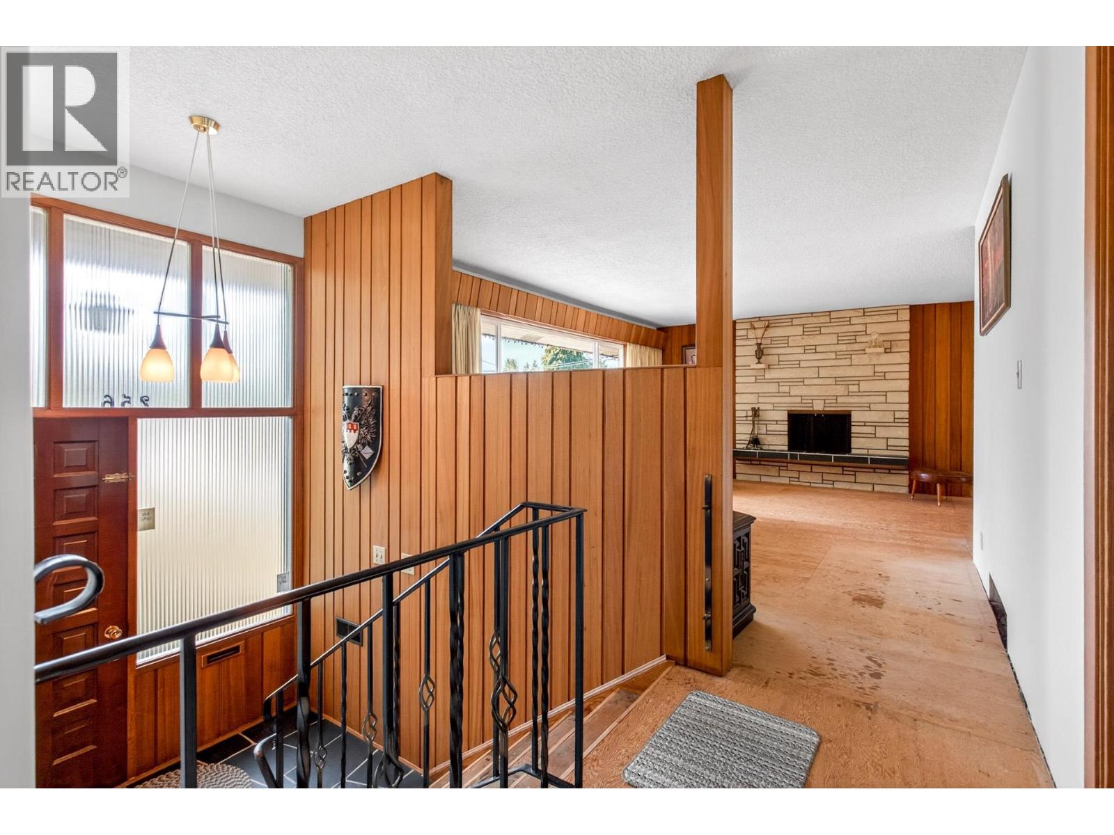 256 Rossmore Court, Coquitlam, British Columbia  V3K 5H3 - Photo 6 - R3127226
