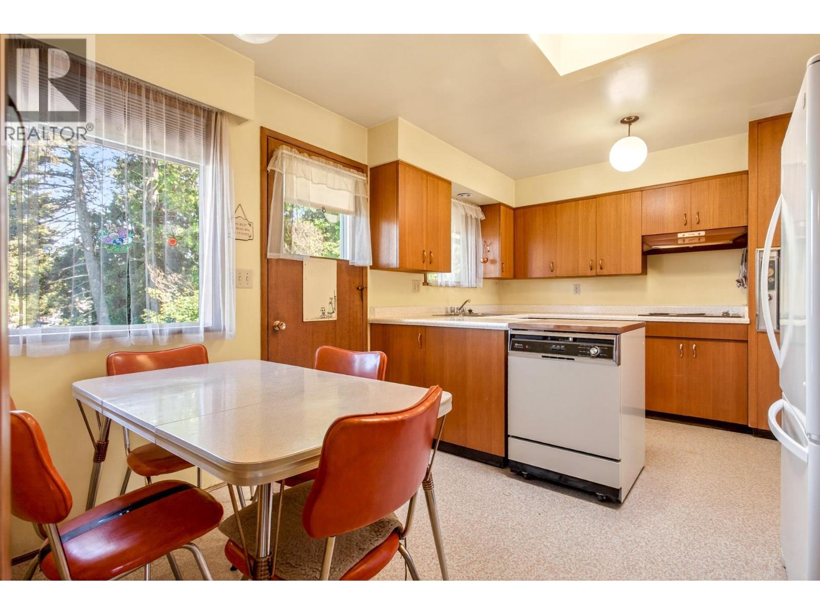 256 Rossmore Court, Coquitlam, British Columbia  V3K 5H3 - Photo 12 - R3127226