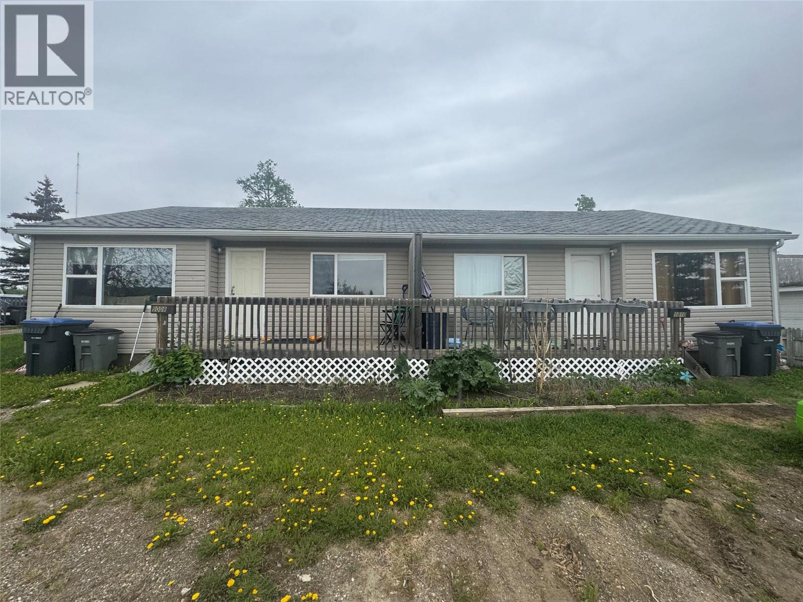 9008/9010 8 Street, Dawson Creek, British Columbia  V1G 3N2 - Photo 1 - 10376000