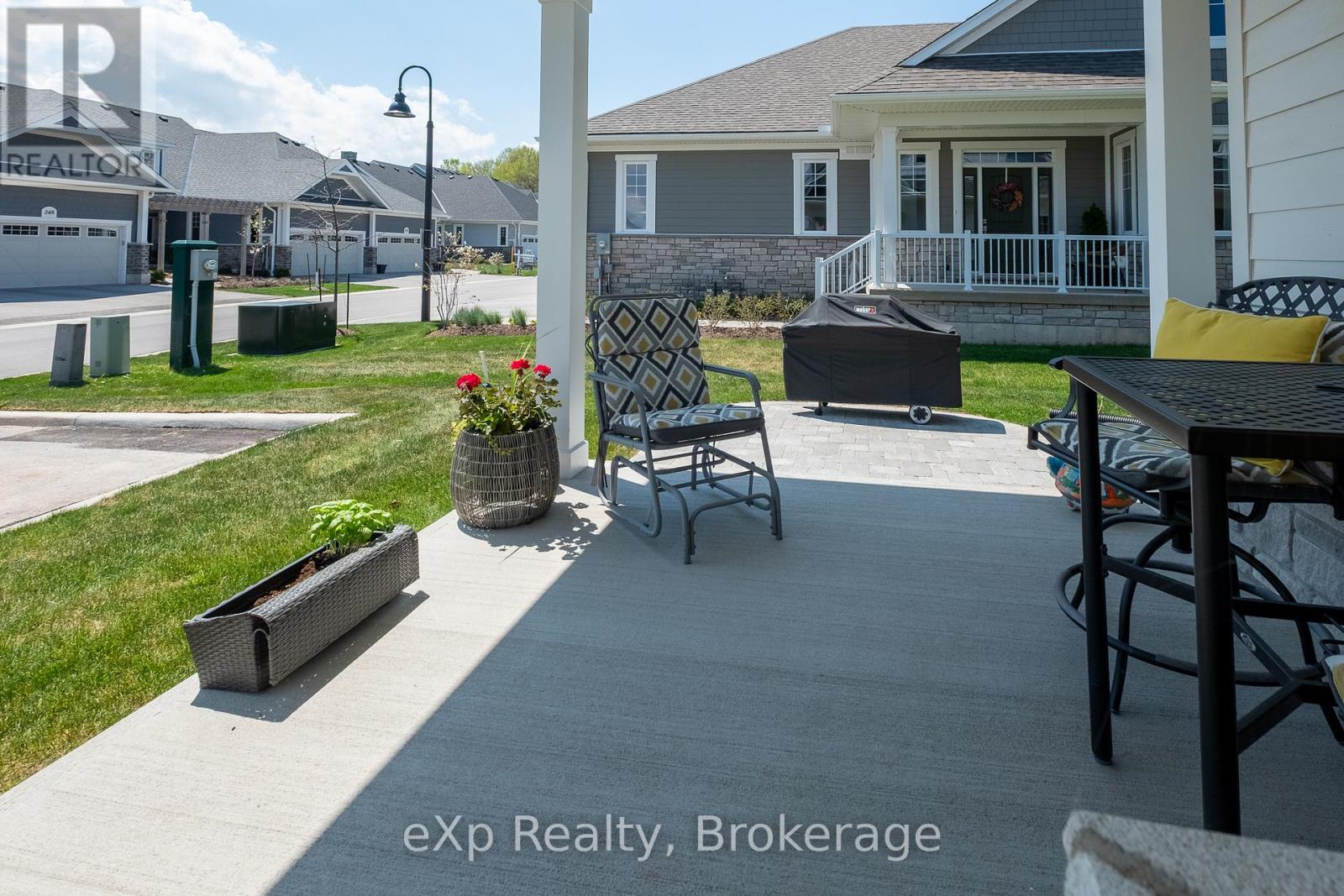 300 Sandpiper Lane, Georgian Bluffs, Ontario  N0H 1S0 - Photo 35 - X12996260