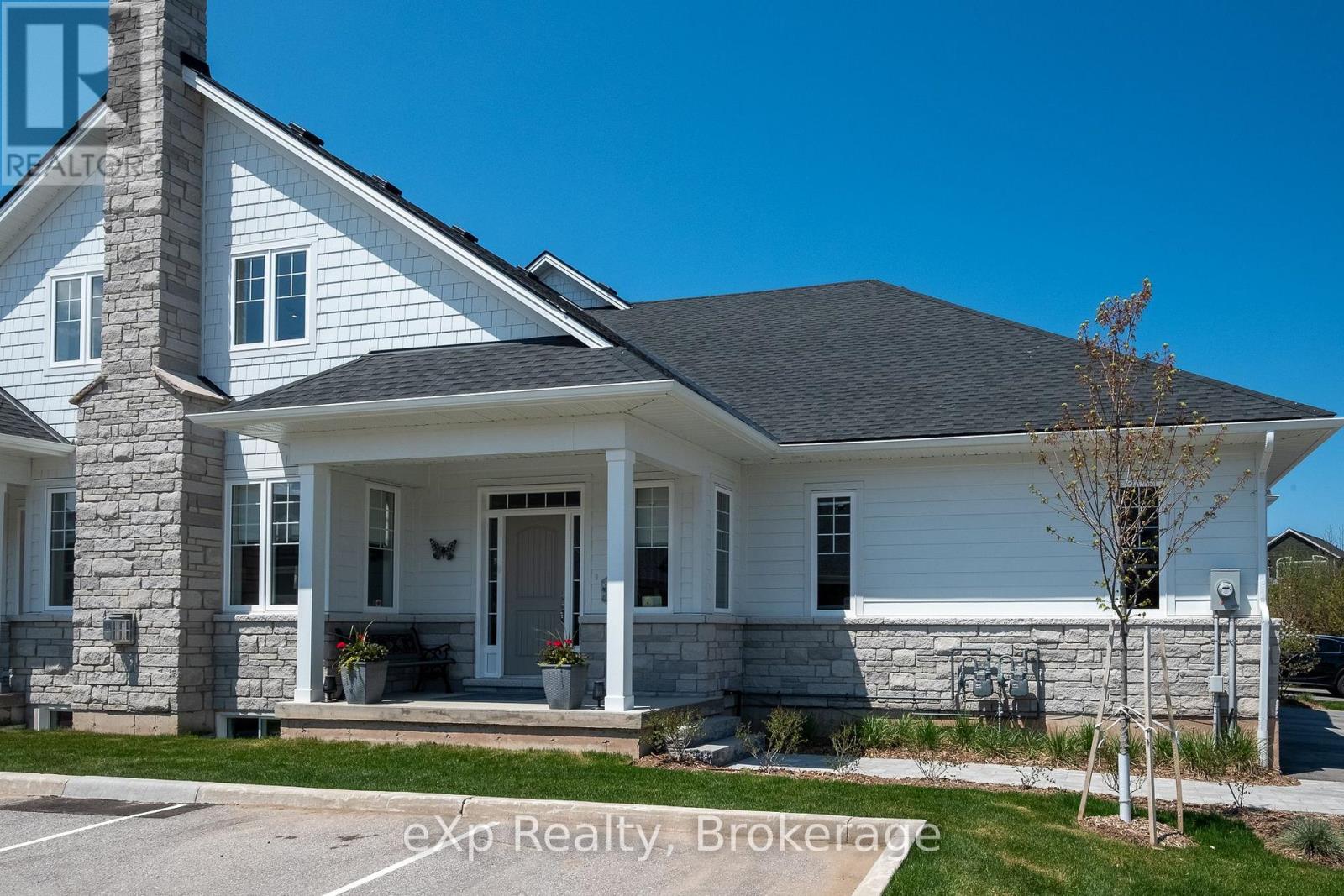 300 Sandpiper Lane, Georgian Bluffs, Ontario  N0H 1S0 - Photo 4 - X12996260