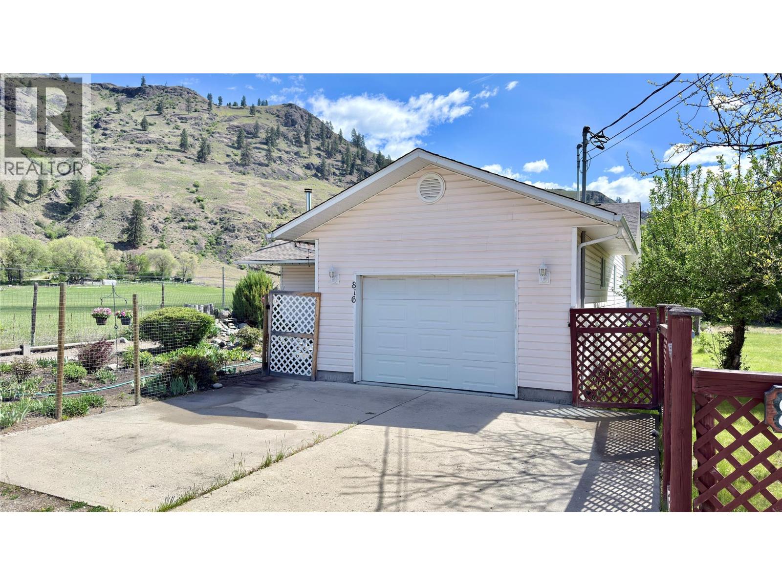 816 Division Street, Midway, British Columbia  V0H 1M0 - Photo 4 - 10387037