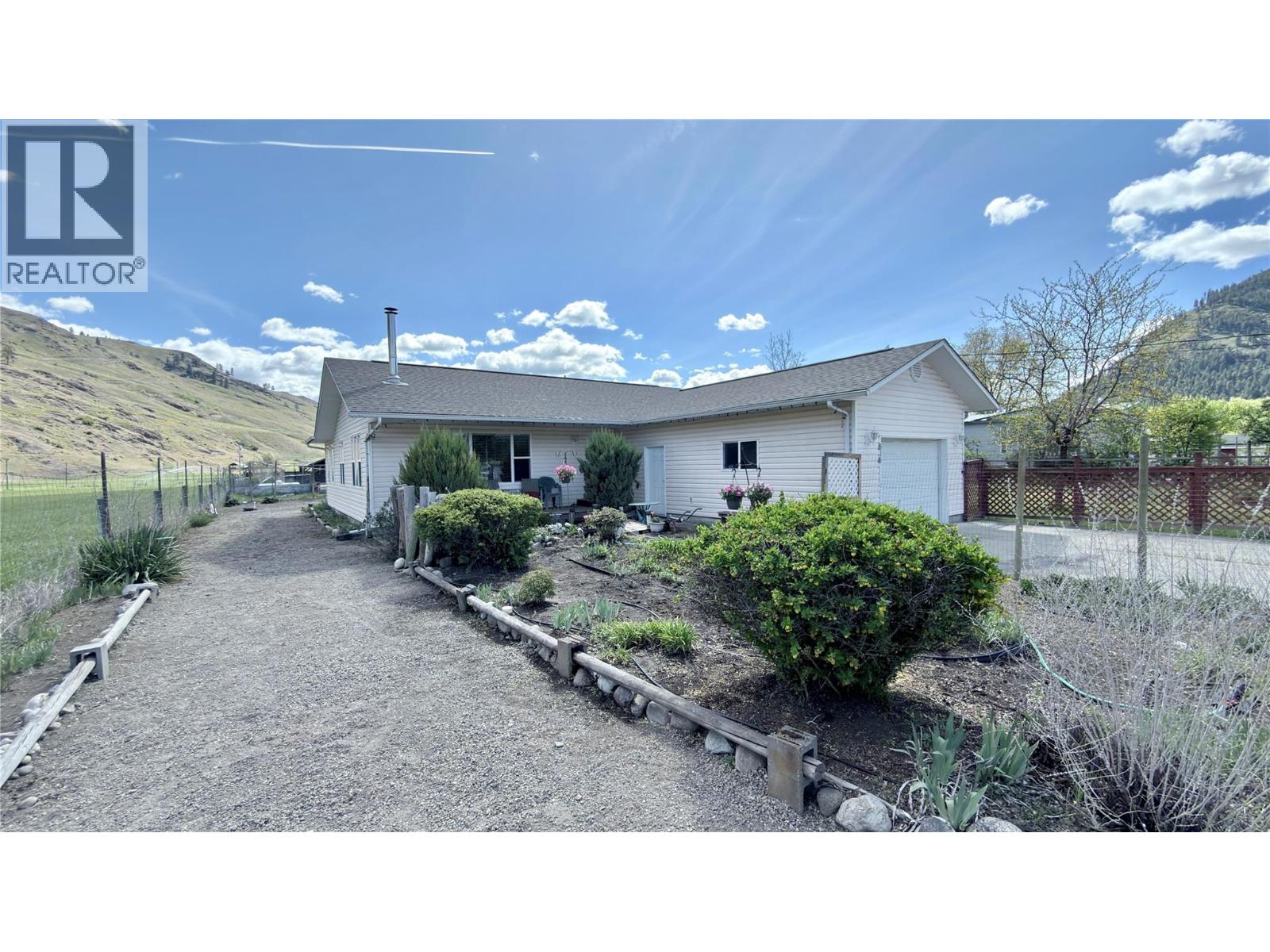 816 Division Street, Midway, British Columbia  V0H 1M0 - Photo 3 - 10387037